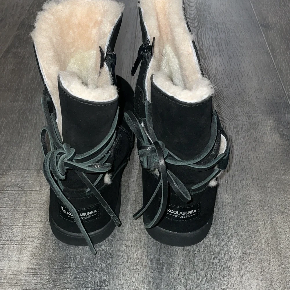 UGG black shazi short lined women’s boots size 6
